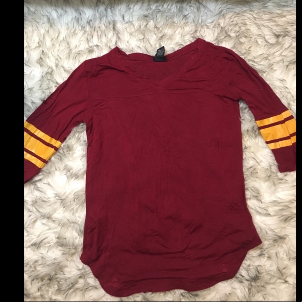 Red shirt w/ yellow bands